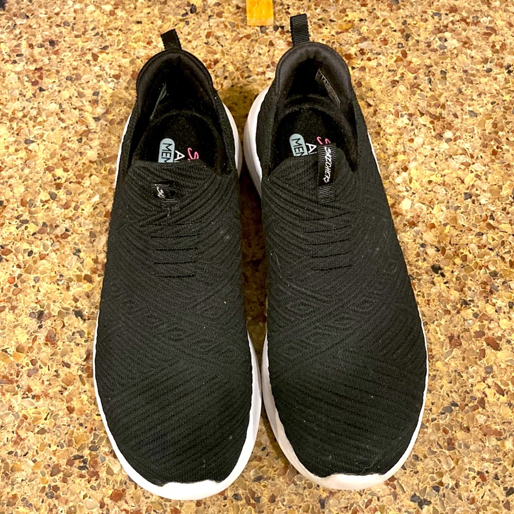 Skechers Black Tennis shoes